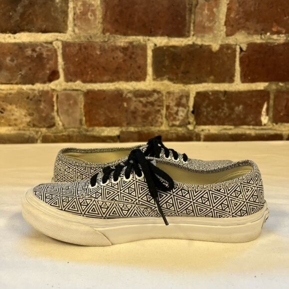 Vans Black & White Triangle Geometric Pattern Size M 4.5/W 6 - Picture 7 of 11